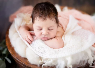 Niedliches Baby Fotoshooting: Bezaubernde Pose